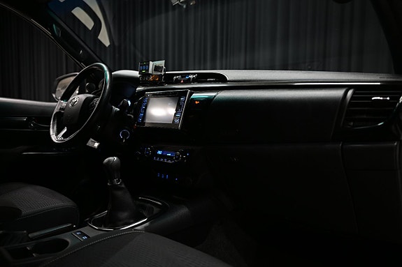 Toyota HiLux 30 of 30