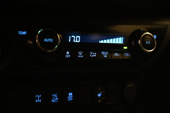 Toyota HiLux 19 of 30