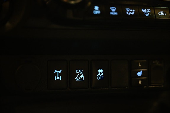 Toyota HiLux 20 of 30