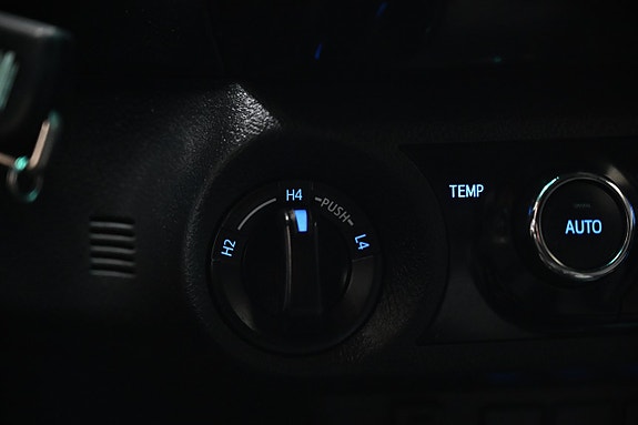Toyota HiLux 21 of 30