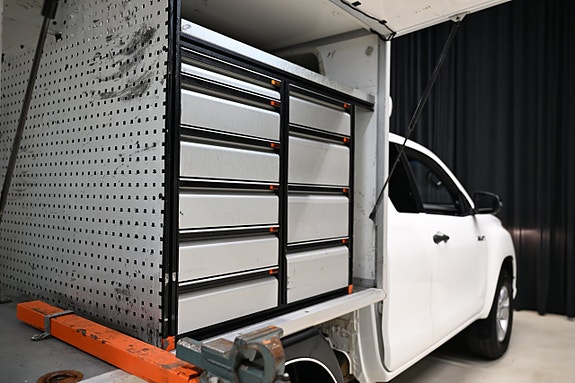 Toyota HiLux 9 of 30
