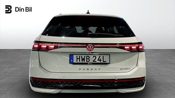 Volkswagen Passat 5 of 17