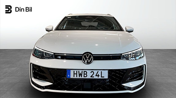 Volkswagen Passat 4 of 17