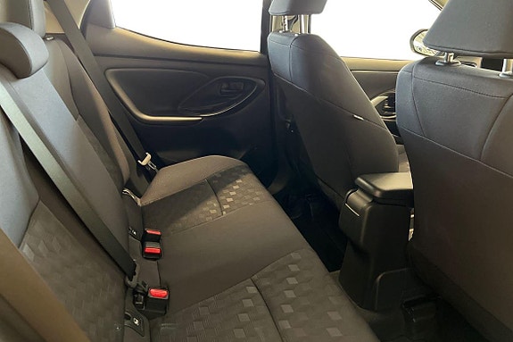 Toyota Yaris 8 of 21