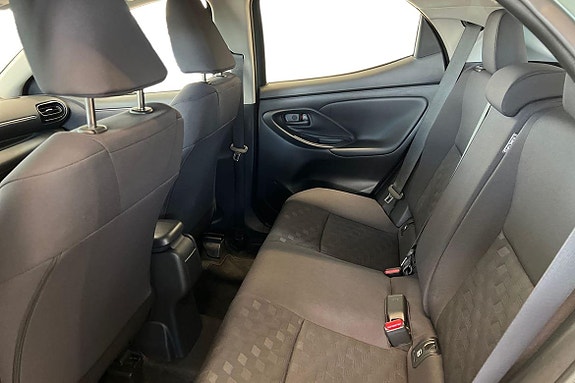 Toyota Yaris 13 of 21
