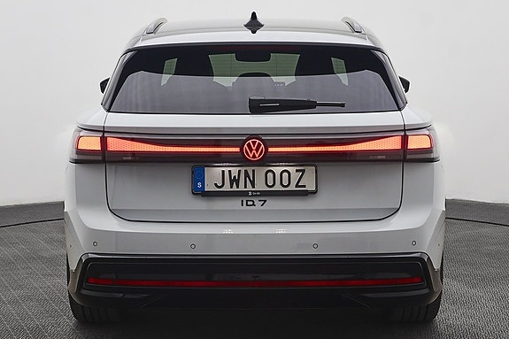 Volkswagen ID.7 4 of 17