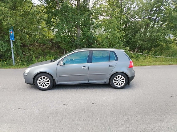 Volkswagen Golf V 4 of 7