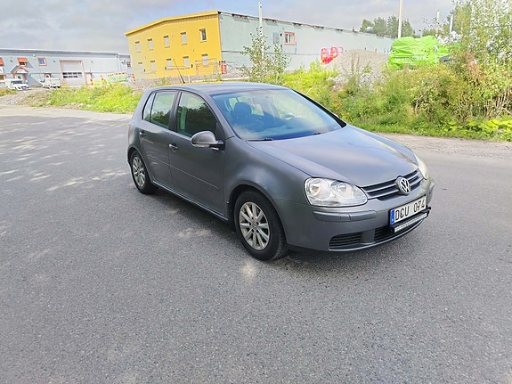 Volkswagen Golf V 2 of 7