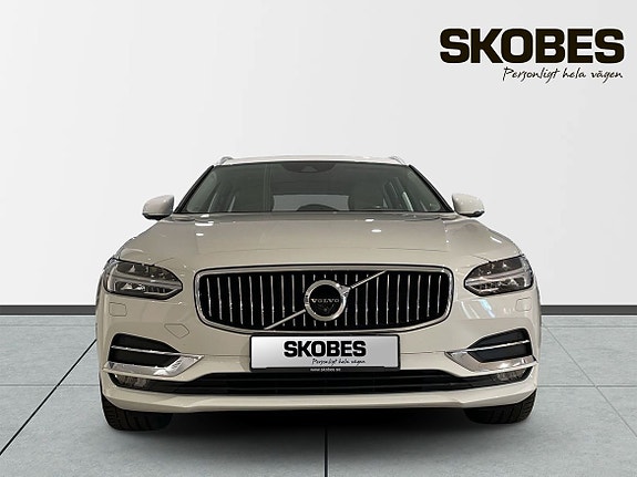 Volvo V90 2 of 21
