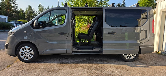 Opel Vivaro 2 of 24