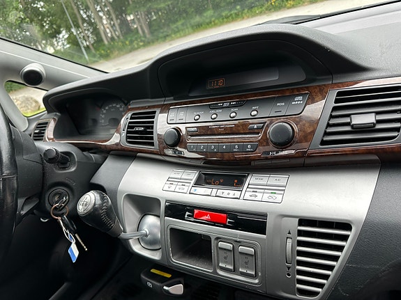 Honda FR-V 11 of 18