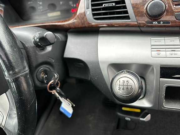 Honda FR-V 14 of 18