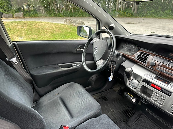 Honda FR-V 15 of 18