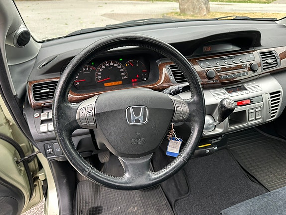 Honda FR-V 7 of 18