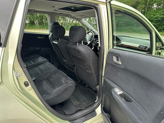 Honda FR-V 12 of 18