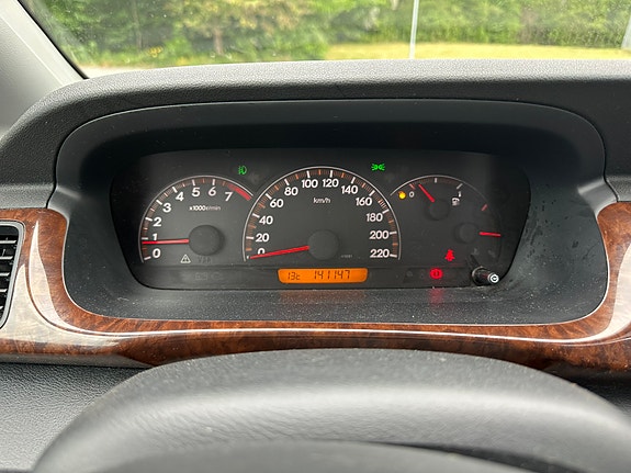 Honda FR-V 6 of 18