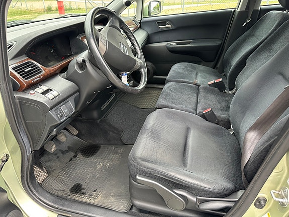 Honda FR-V 9 of 18