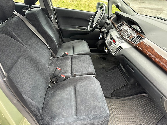 Honda FR-V 16 of 18
