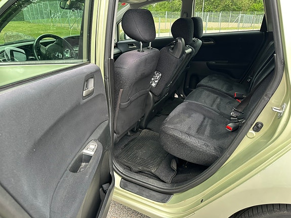 Honda FR-V 10 of 18