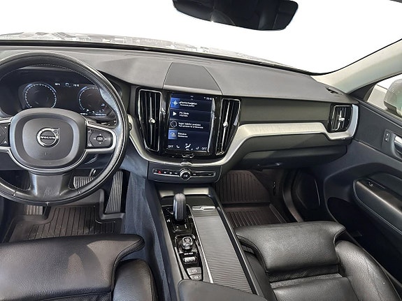 Volvo XC60 8 of 12