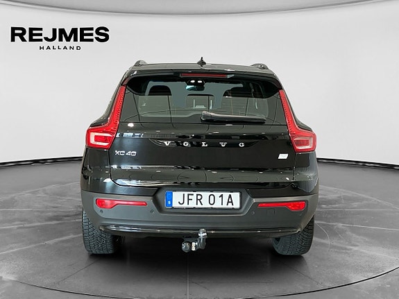 Volvo XC40 8 of 16