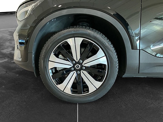 Volvo XC40 10 of 16