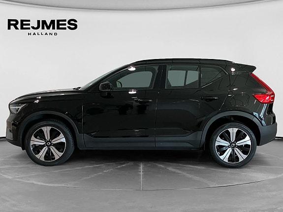 Volvo XC40 3 of 16