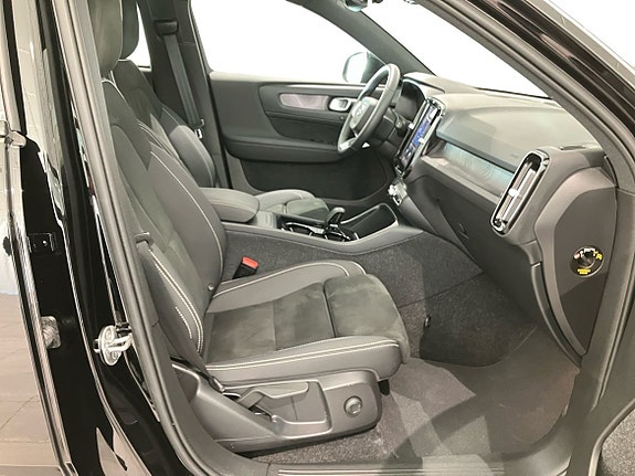 Volvo XC40 5 of 16