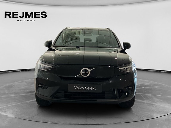 Volvo XC40 9 of 16