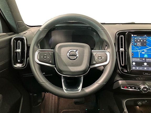 Volvo XC40 11 of 16