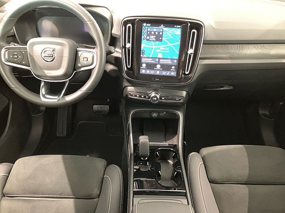 Volvo XC40 13 of 16