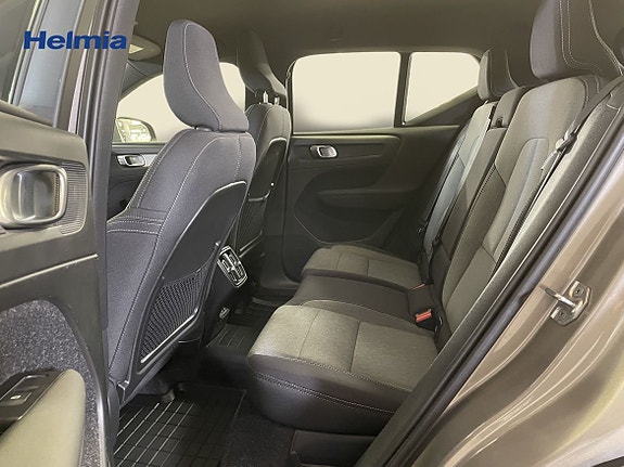 Volvo XC40 10 of 14