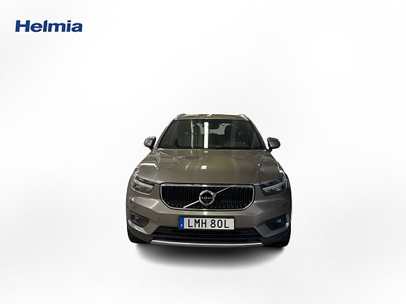 Volvo XC40 7 of 14