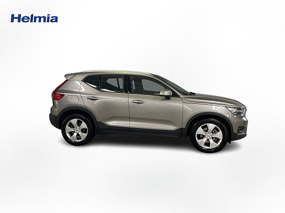 Volvo XC40 2 of 14