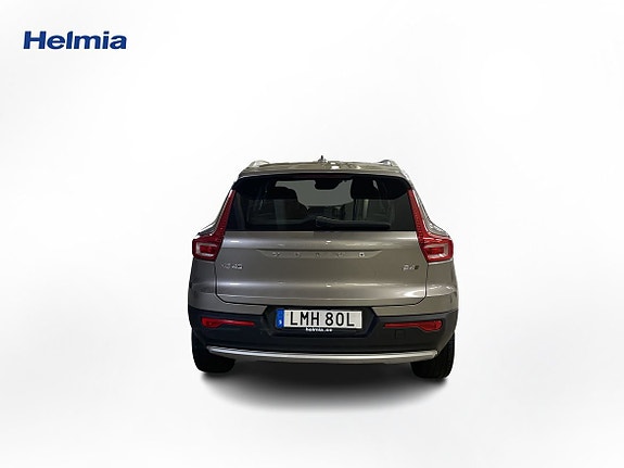 Volvo XC40 4 of 14