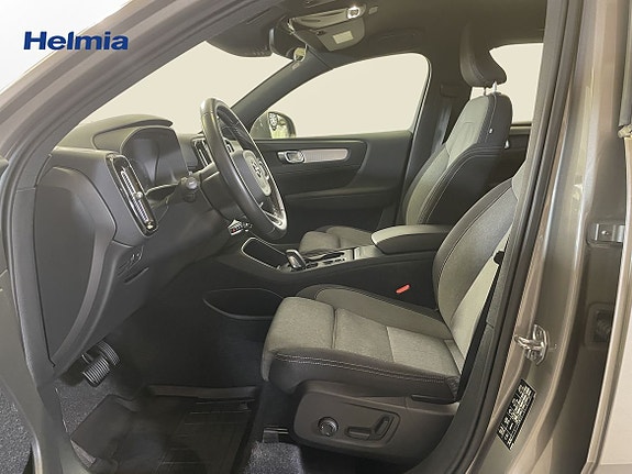 Volvo XC40 9 of 14