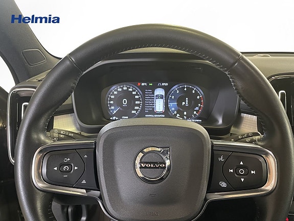 Volvo XC40 8 of 14