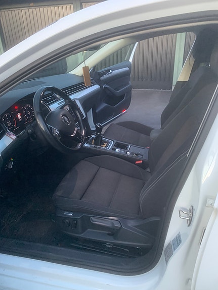 Volkswagen Passat 2 of 8