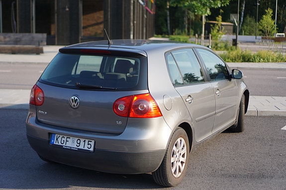 Volkswagen Golf V 4 of 9
