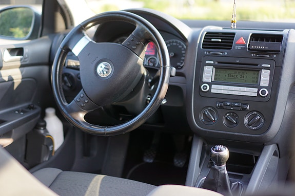 Volkswagen Golf V 5 of 9