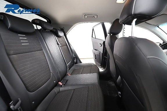 Kia Rio 7 of 27