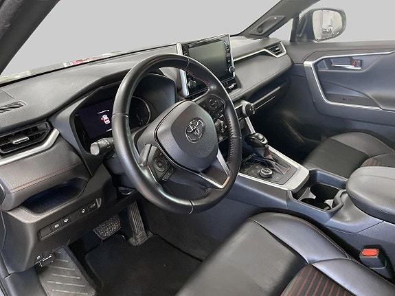 Toyota RAV4 14 of 19