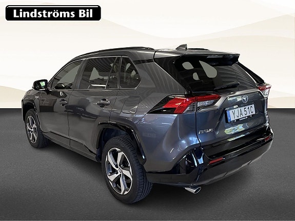 Toyota RAV4 4 of 19