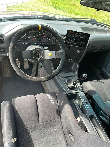 BMW 320i 6 of 12