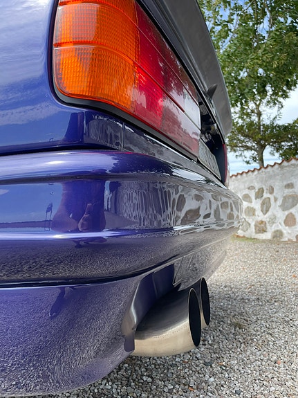 BMW 320i 10 of 12