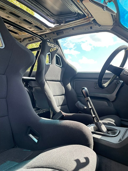 BMW 320i 5 of 12