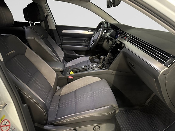 Volkswagen Passat Alltrack 11 of 16