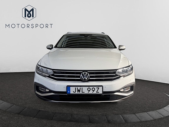 Volkswagen Passat Alltrack 9 of 16