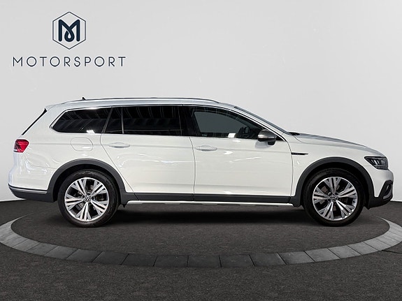 Volkswagen Passat Alltrack 7 of 16
