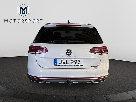 Volkswagen Passat Alltrack 5 of 16